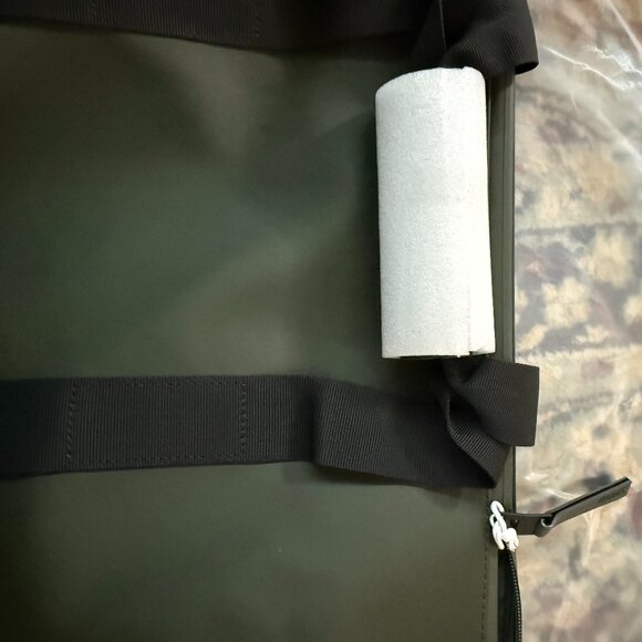 RAINS HILO WEEKEND BAG W3 in GREEN - ONE SIZE - Picture 6 of 7